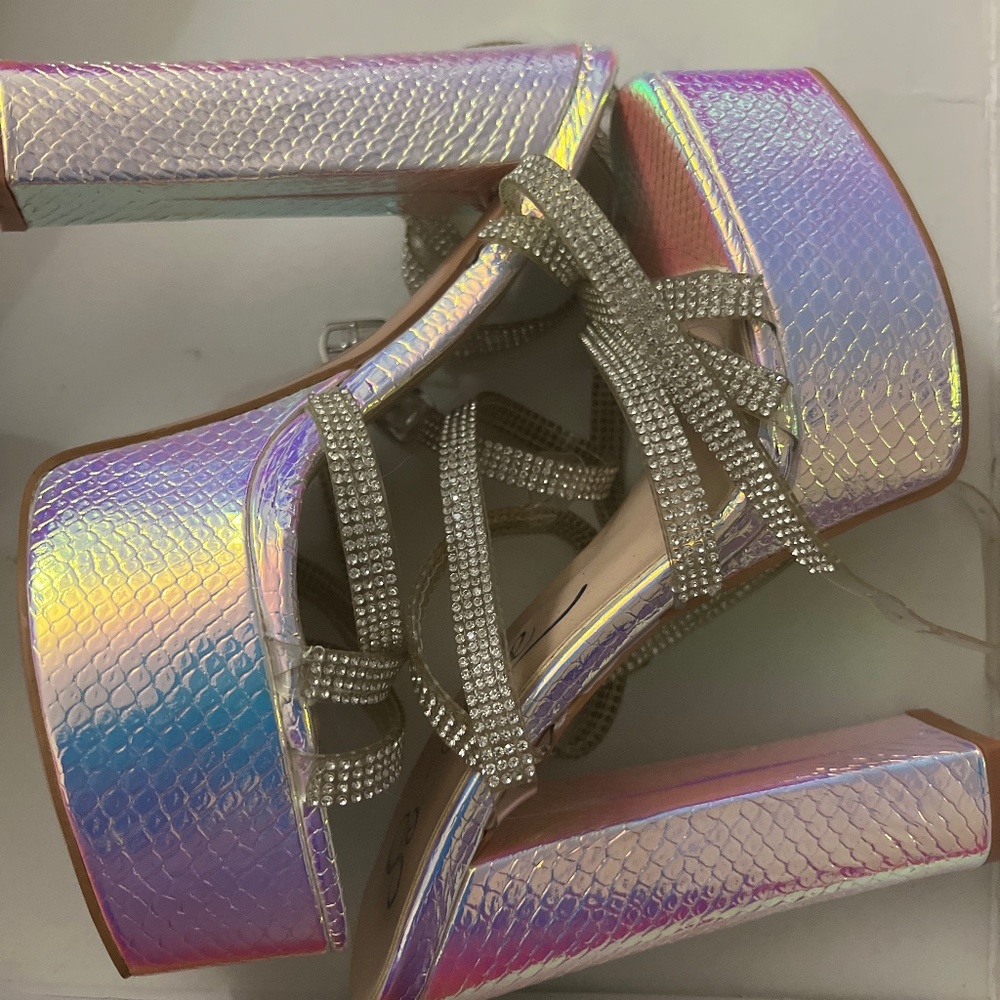 Snakeskin Iridescent Platform heels Size 5.5